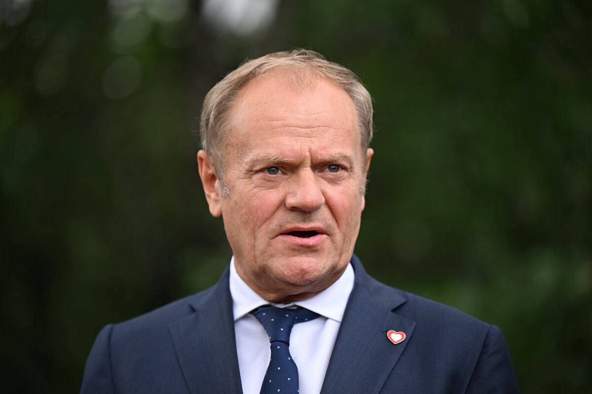 🟪"Donald Tusk convoca voto di fiducia per rafforzare il governo dopo la sconfitta elettorale"