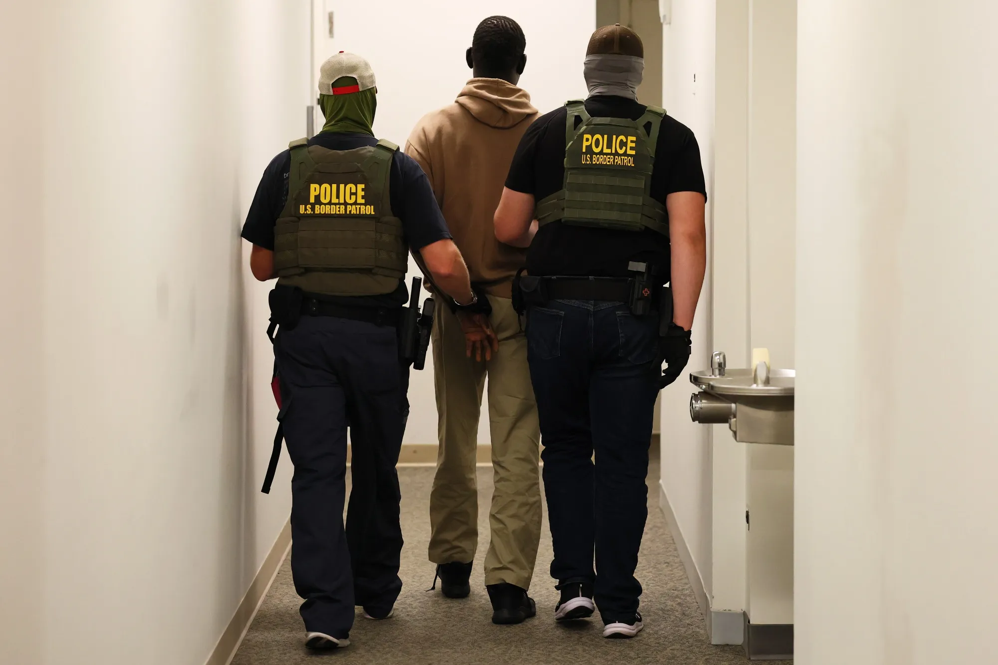 Trump Border Czar Plans NYC ICE Surge After Mamdani Reachout - Bloomberg