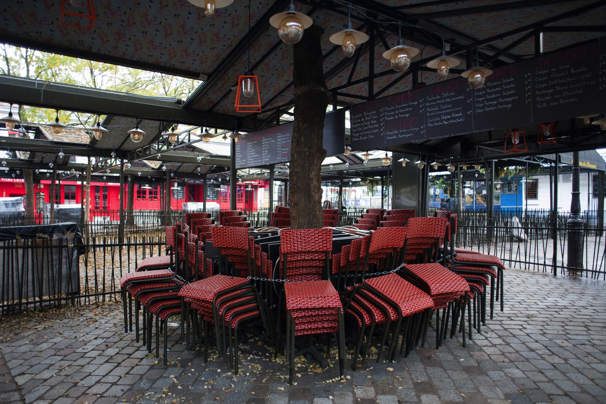 Chained up restaurant seating during the Covid crisis in Paris, in 2020.