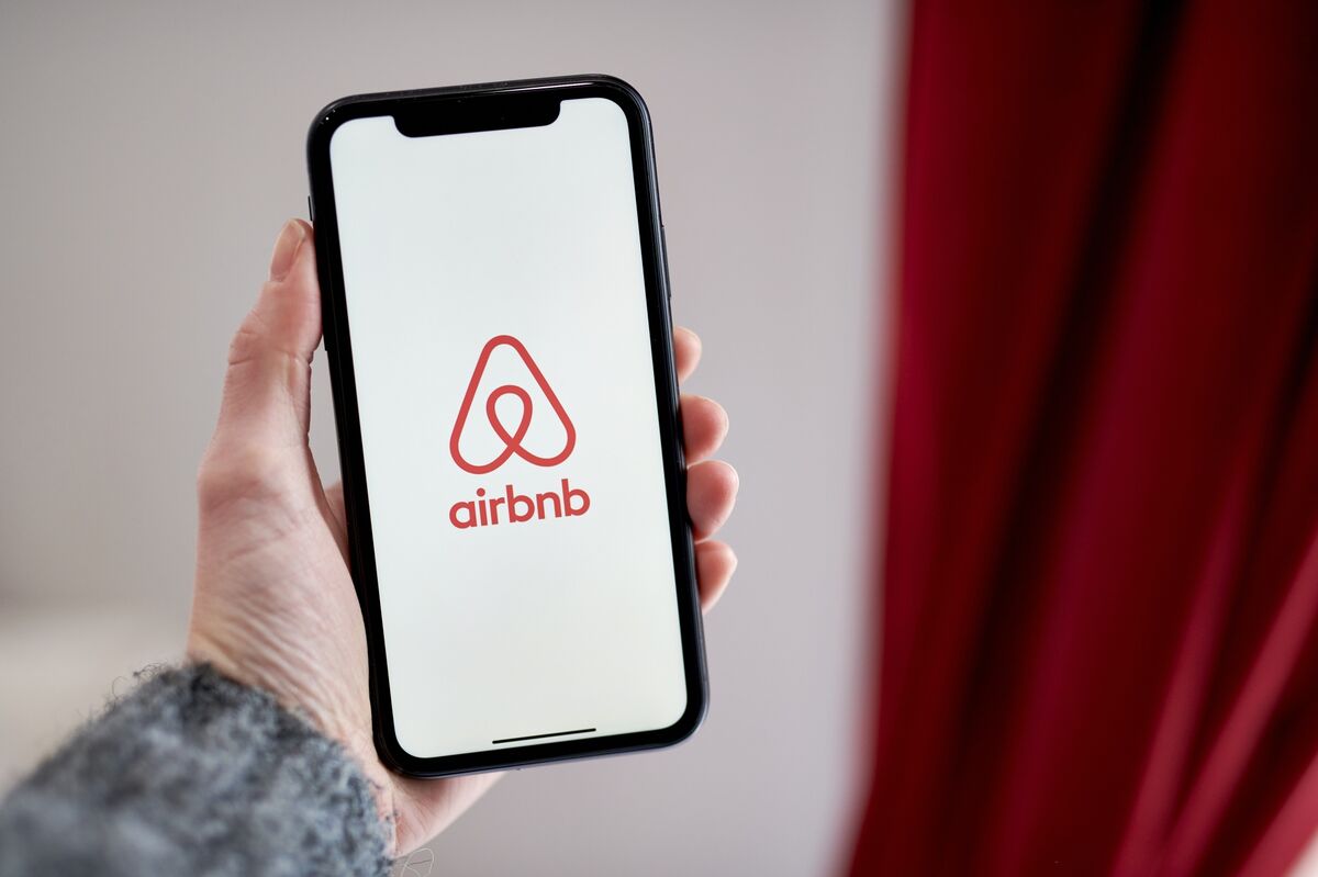 Airbnb Gives Modest Outlook, Warns Growth May Not Keep Up