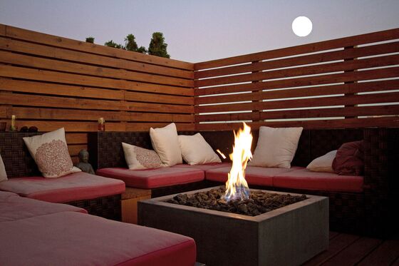 The Best Fire Pits for Outdoor Entertaining This Summer