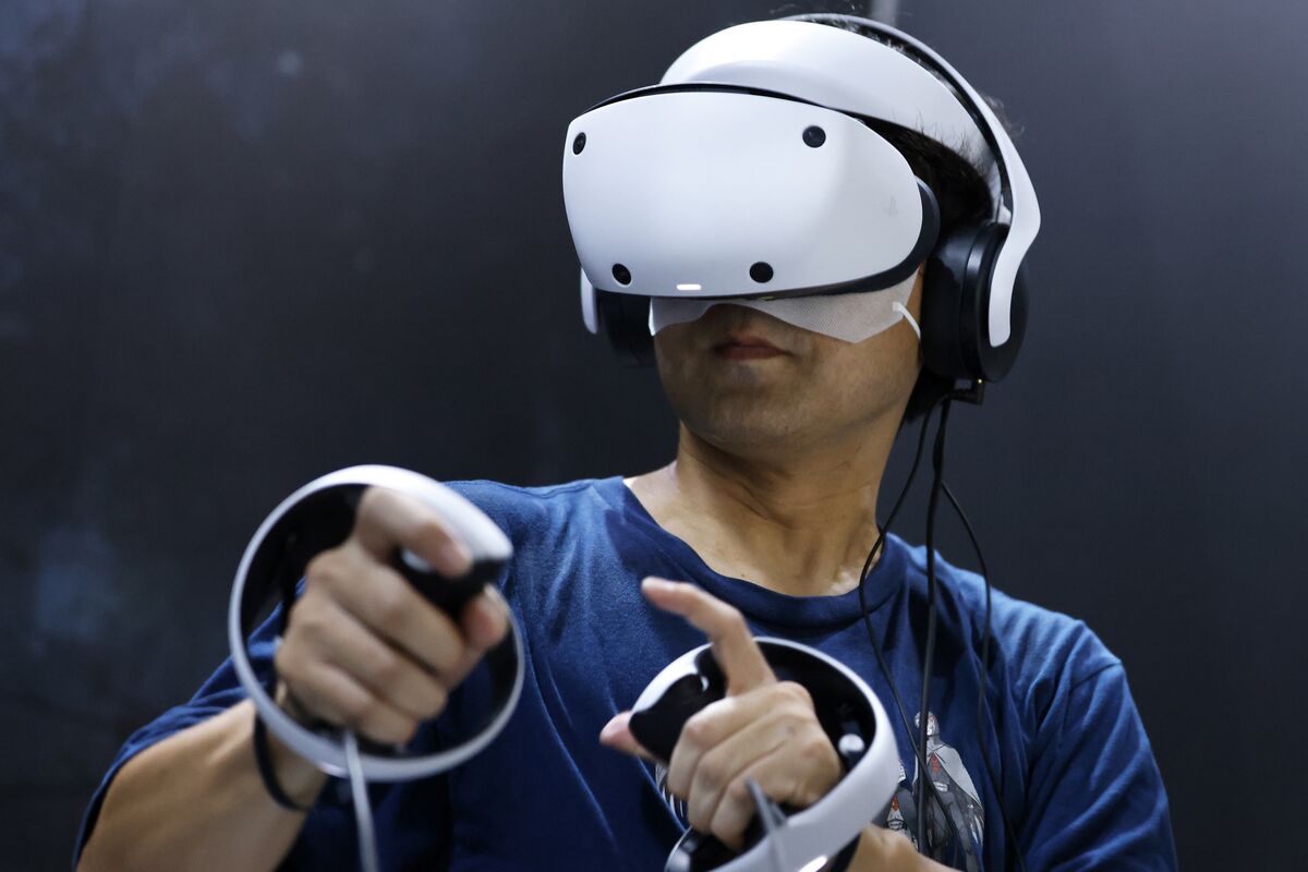 Sony Hits Pause on PSVR2 Production Until It Clears Unsold 