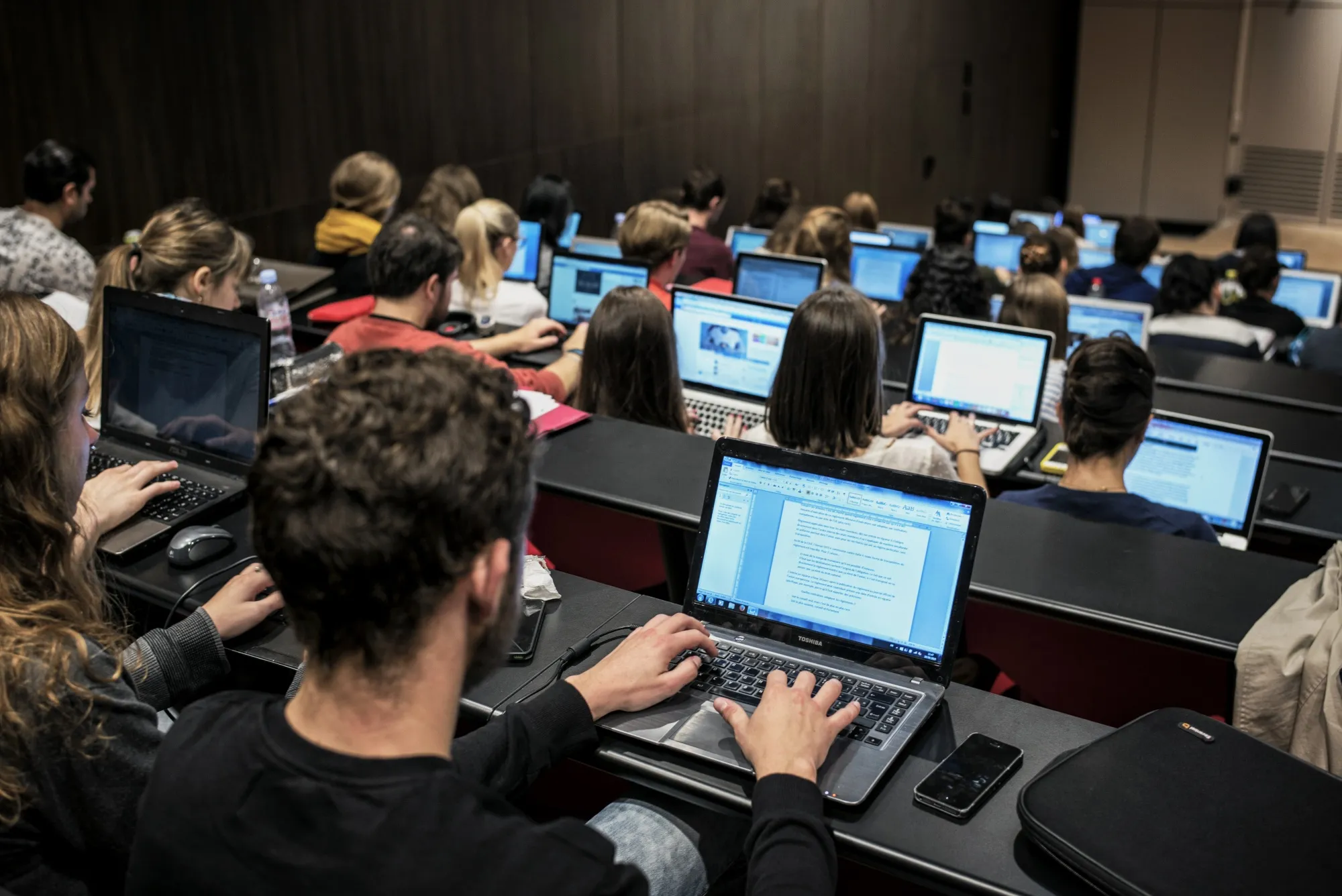 Reading, ’riting, relying on chat prompts.
