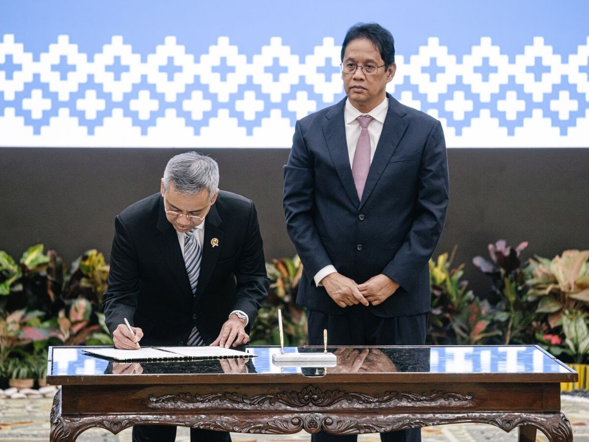 bloomberg.com - Grace Sihombing - Indonesian Power Politics, Not Markets, Forced Out Finance Chief