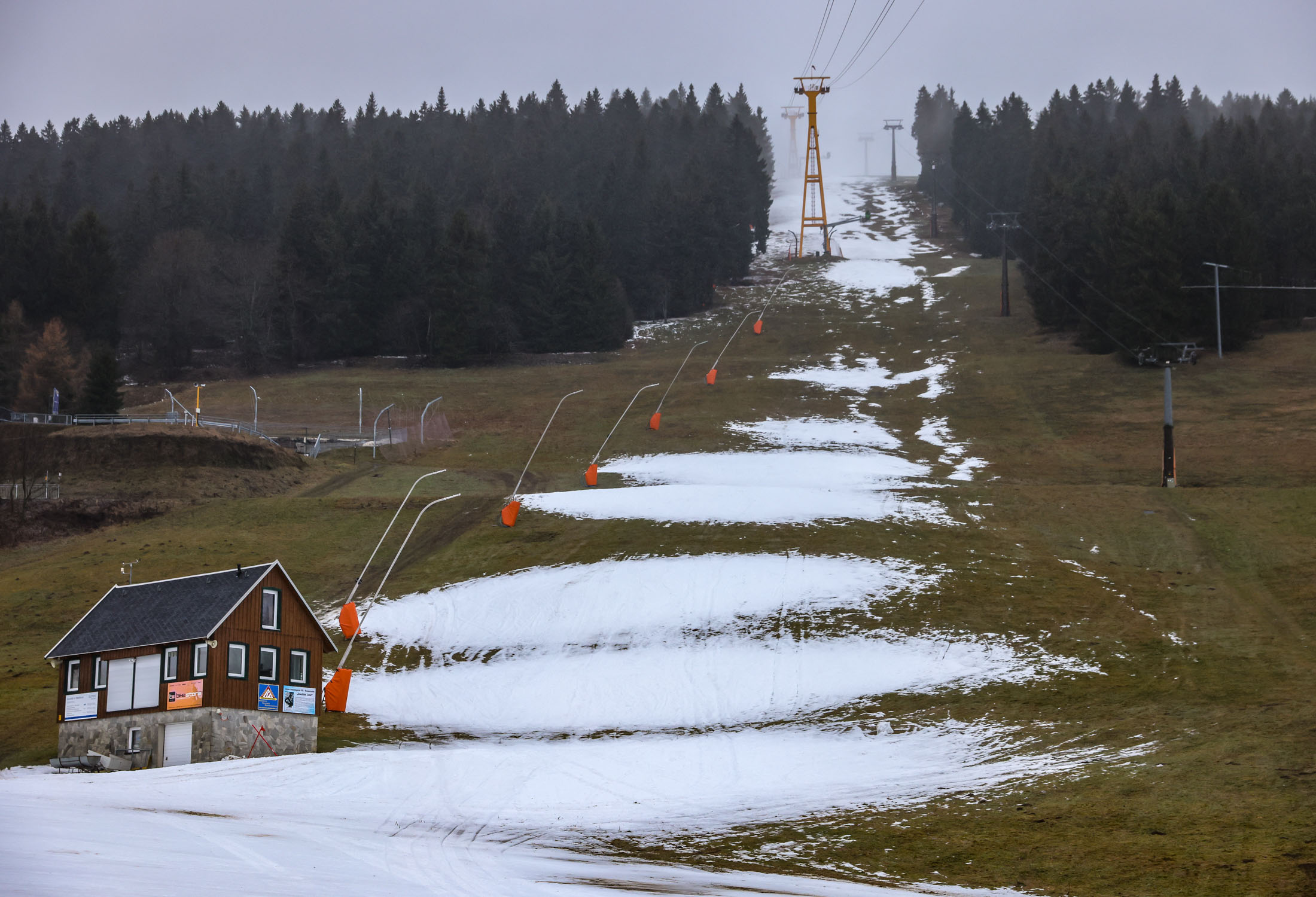 Alpine glamour snowballs despite lack of off-piste action, Fashion