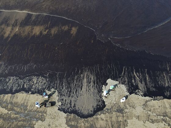 Tonga Eruption Gets Blame for Peru Oil Spill 6,800 Miles Away