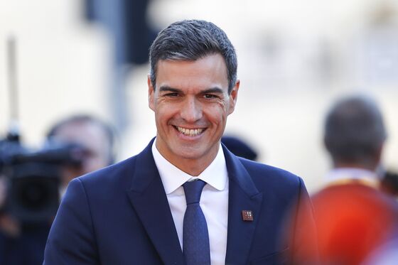 Spanish Socialists Open 10-Point Lead in Key Opinion Poll