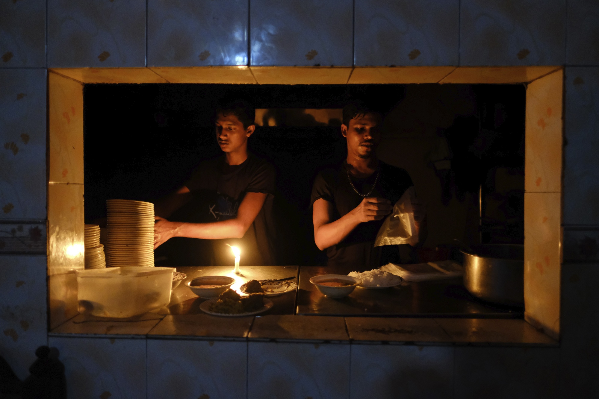 Power Restored in Bangladesh After 96 Million Suffer Blackouts - Bloomberg