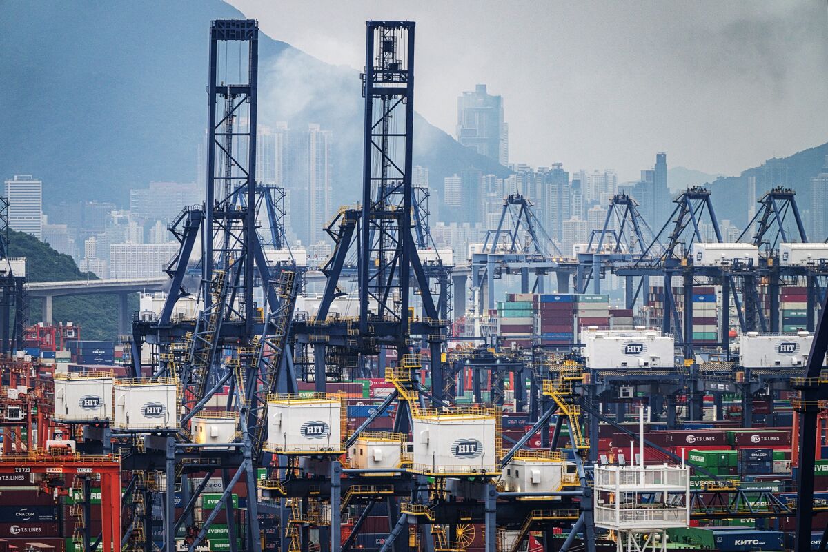 Hong Kong’s Big Trade Deficit Almost Disappears as Exports Surge