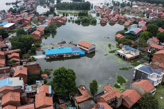 China Braces for New Floods as Yangtze Water Level Hits Record