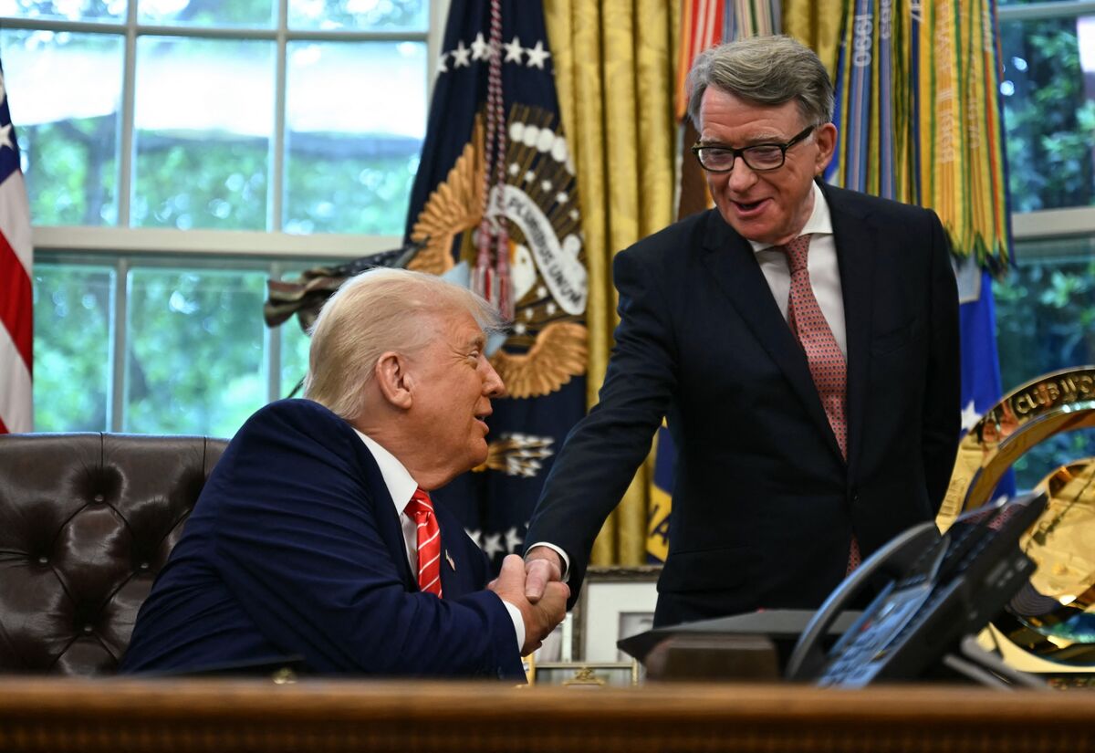 Trump Denies Knowing UK Envoy Mandelson Ousted Over Epstein