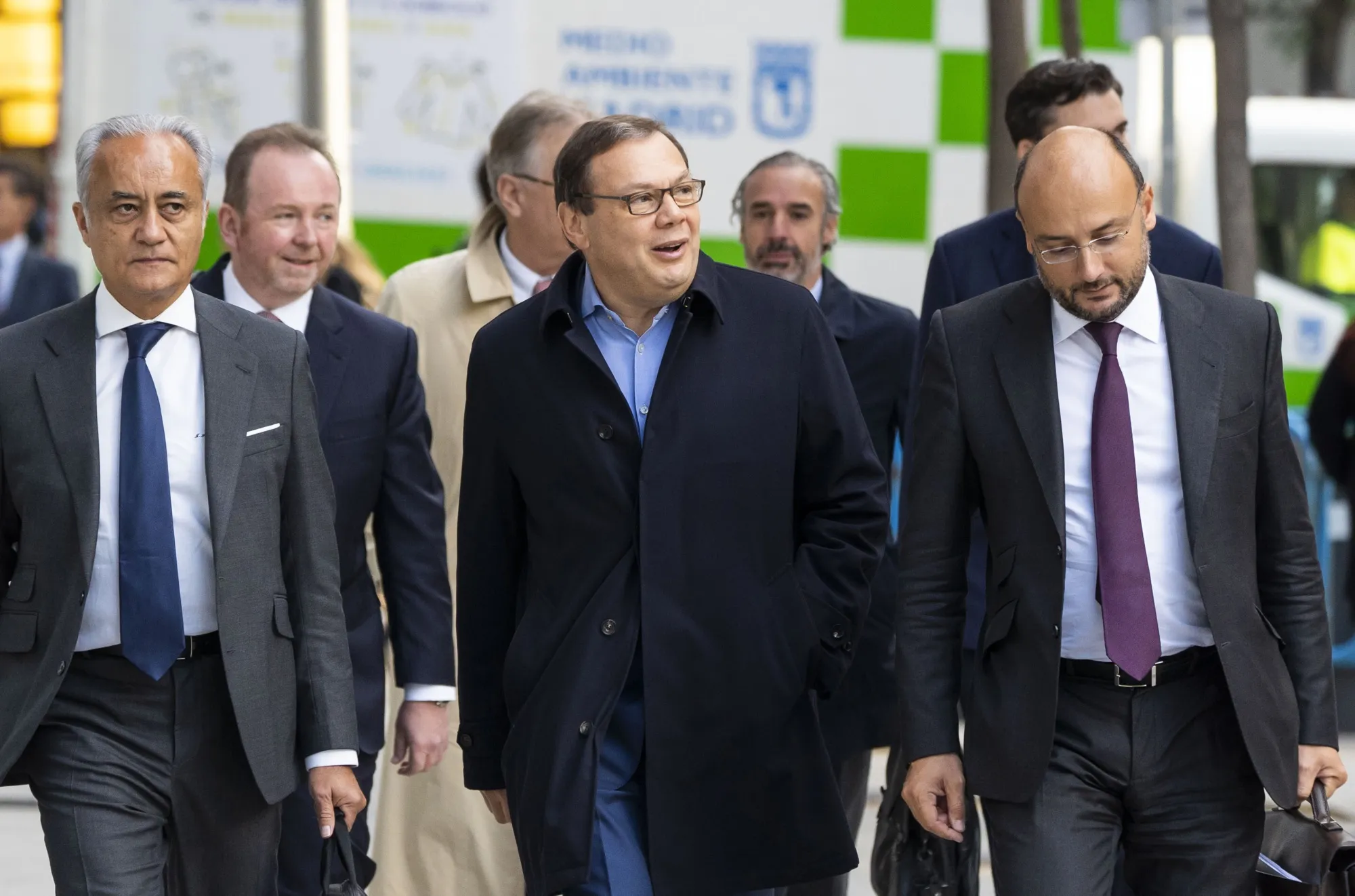 Mikhail Fridman, centre.