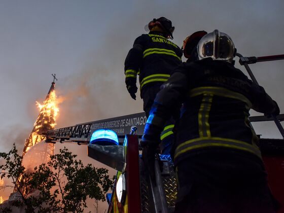 Protesters Clash With Chile Police, Burn Church in Santiago