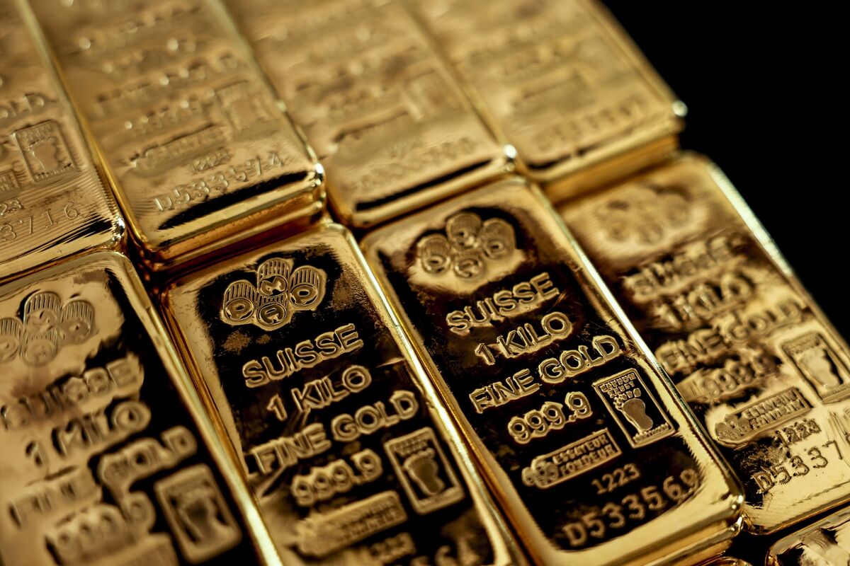 Thai Gold Traders Plan Dollar-Based Trading to Curb Baht Rally