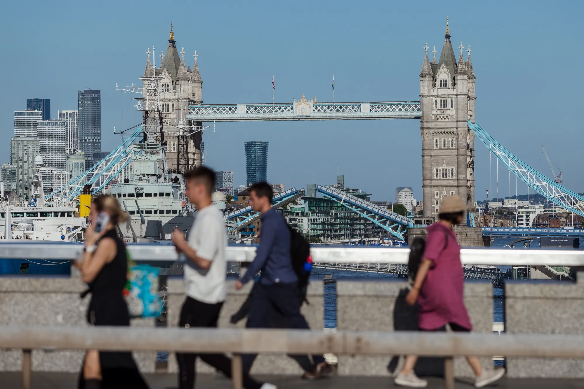 ロンドン金融街で最も人気だった債券、今や半値以下－多くは継続保有