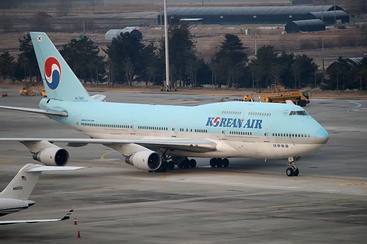 An airplane carrying South Korean citizens repatriated from Wuhan&nbsp;lands at Gimpo airport on Jan. 31.
