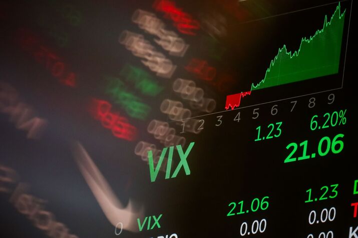 Traders At The New York Stock Exchange As Wall Street On Hold In Run-Up To Nvidia, Jobs Data