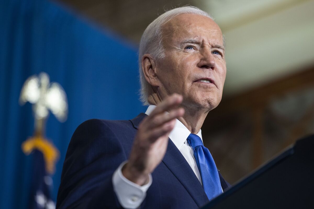 (Biden issued a fresh warning about threats to US democracy less than a week before the midterm elections.Photographer: Jim Lo Scalzo/EPA/Bloomberg)
President Joe Biden, Biden for President, Joe Biden debates Donald trump, Debate Preparation: The presumptive Democratic and Republican nominees, Joe Biden and Donald Trump, are gearing up for their first in-person debate since 2020. Biden will take campaign briefings at Camp David this weekend, while Trump will also meet with policy advisors in preparation for Thursday’s encounter1.
Polling Results: President Biden received his “worst-ever” favorability rating in New York, according to a Siena College poll this month2.
Voter Trends: The proportion of people definitely voting for Biden in the 2024 election has declined in recent months3.