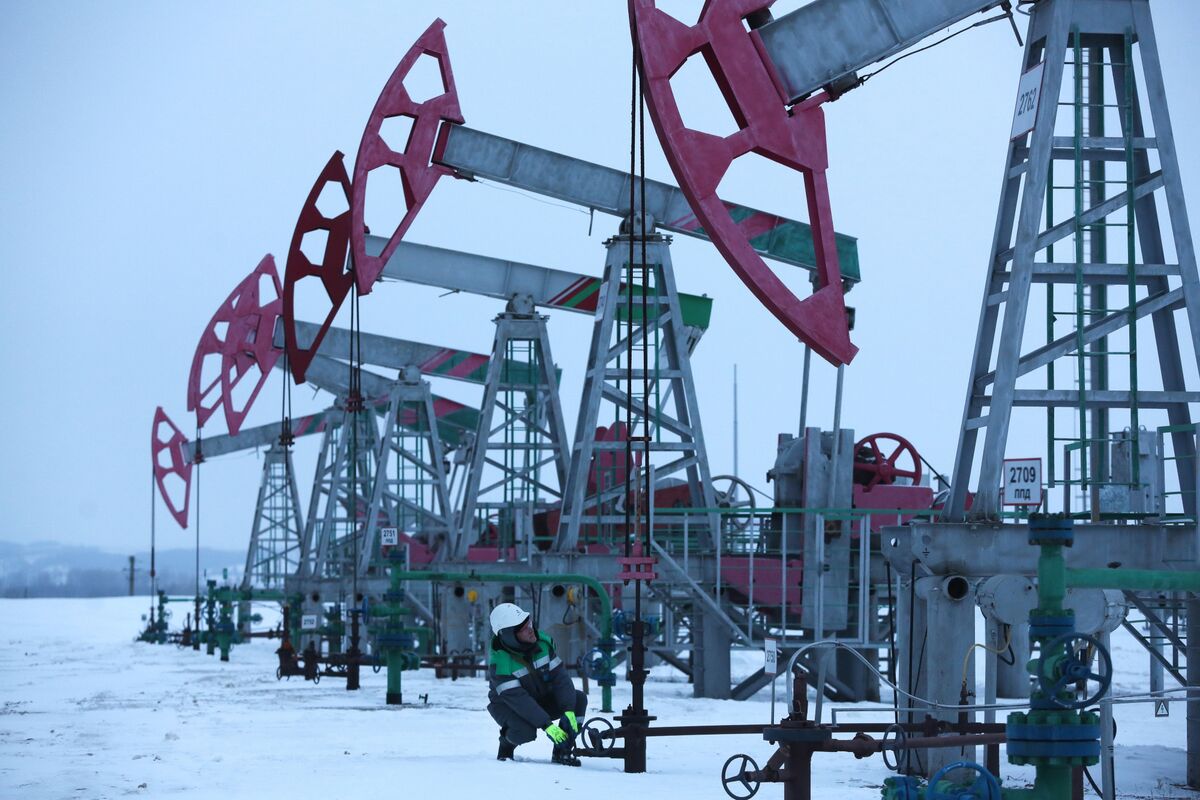 Why OPEC's Output Cuts Haven't Got Oil Bulls Excited Yet - Bloomberg