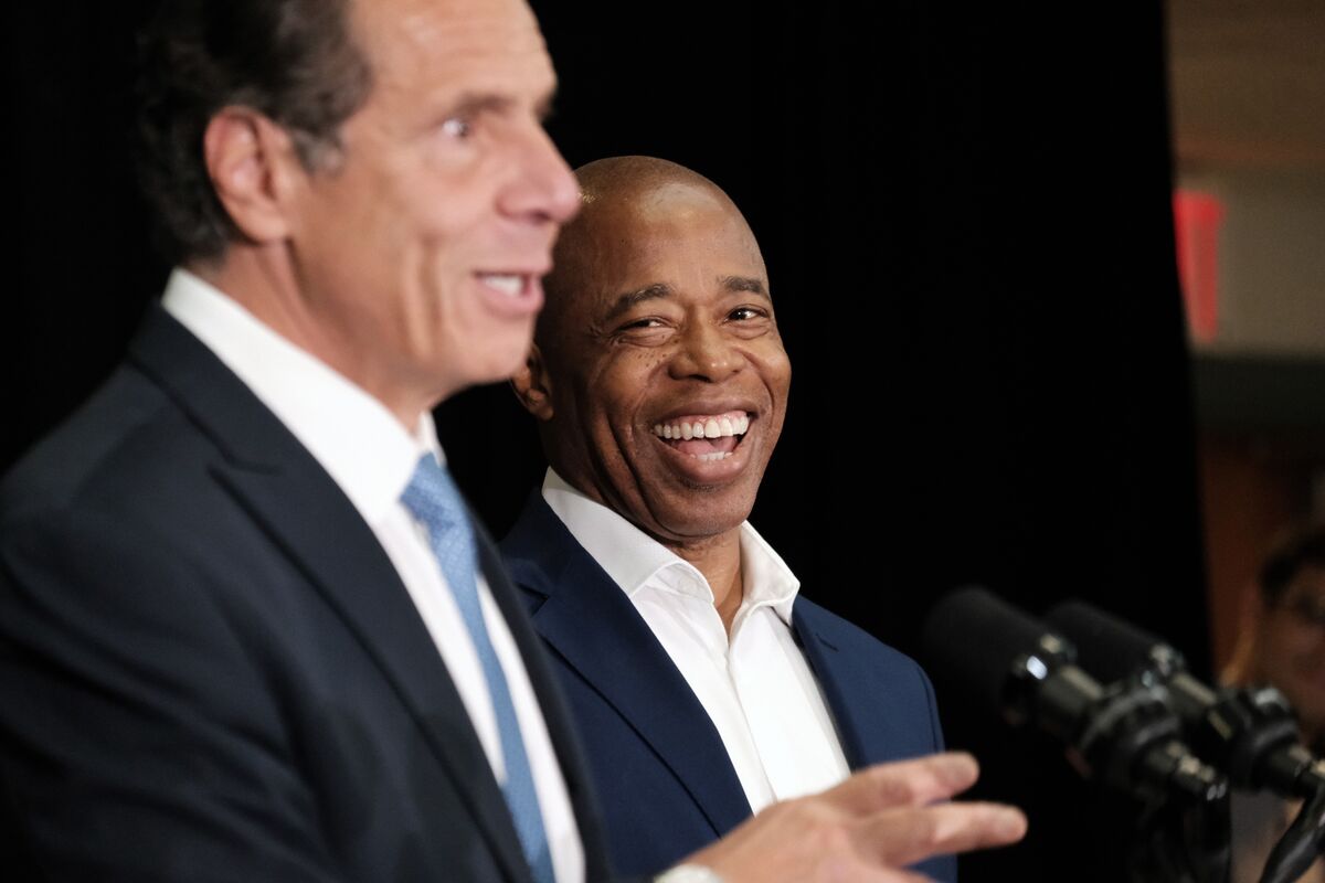 🟪"Campagna Elettorale Sotto Scossa: Inchiesta sull'Ex Governatore di New York Accende Scetticismi"