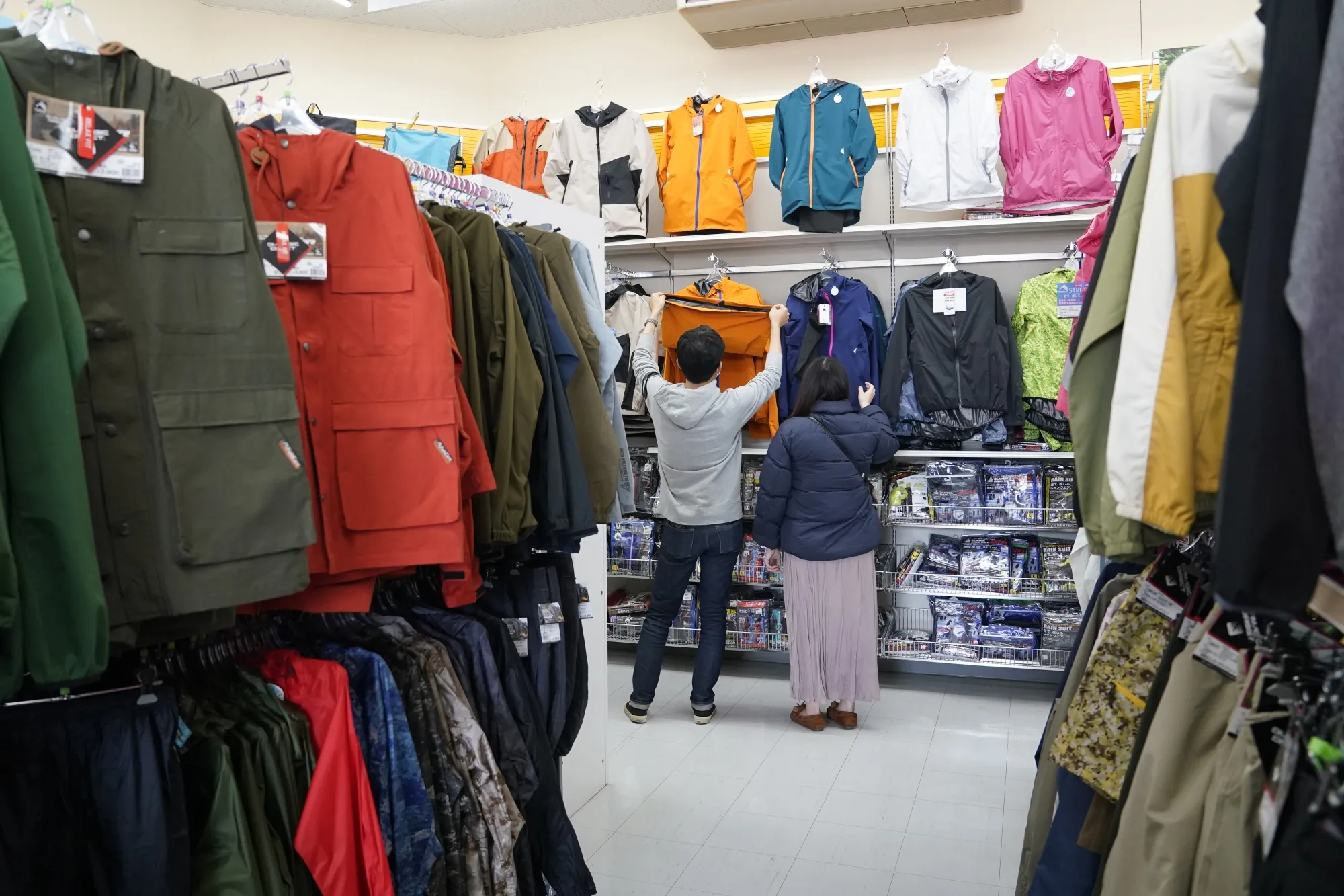 Billionaire’s Drab Clothing Firm "Workman" Becomes a Sportswear Sensation