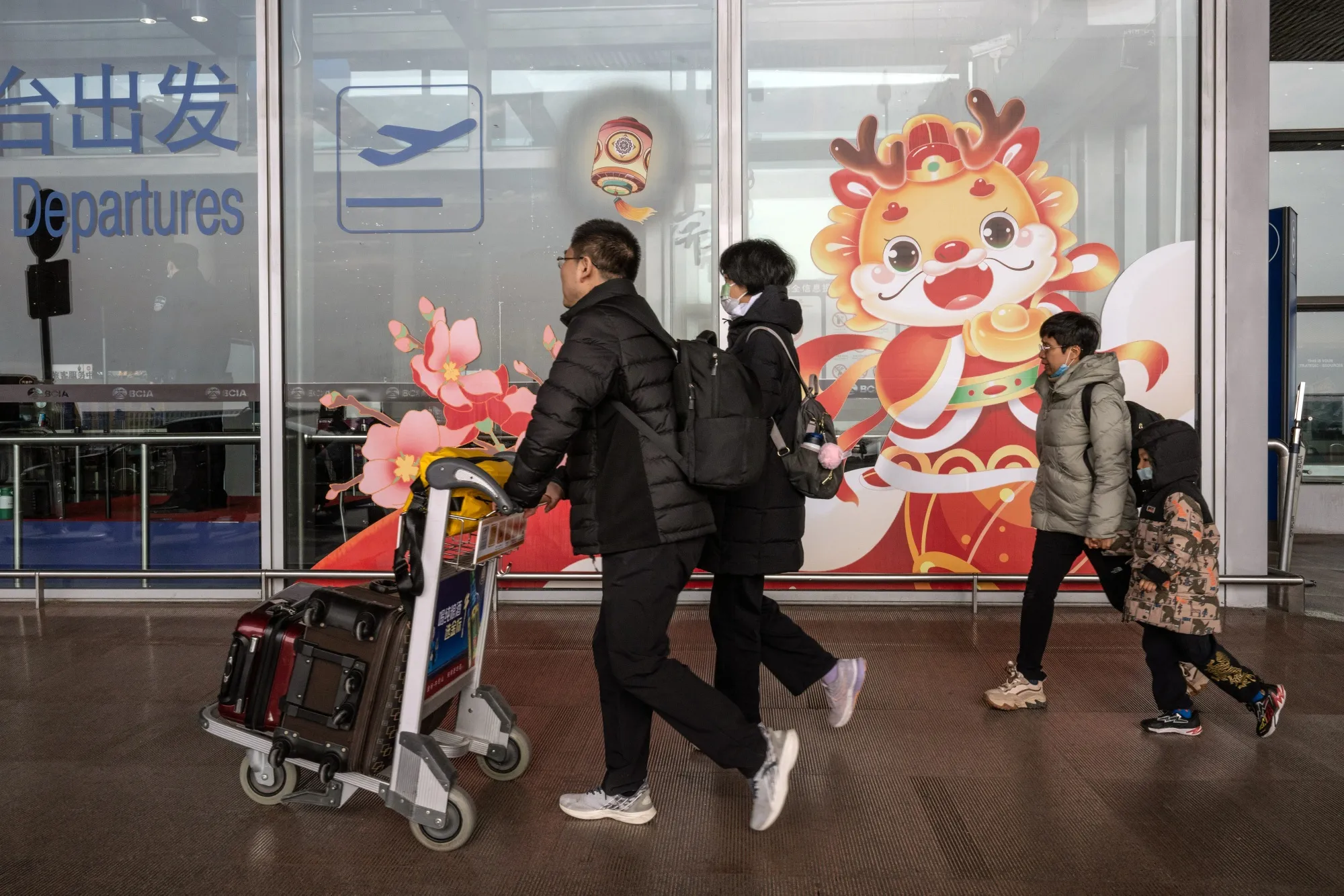 A boom in travel during the holidays drove most of the growth in consumer prices, according to Dong Lijuan, chief statistician at the NBS.&nbsp;