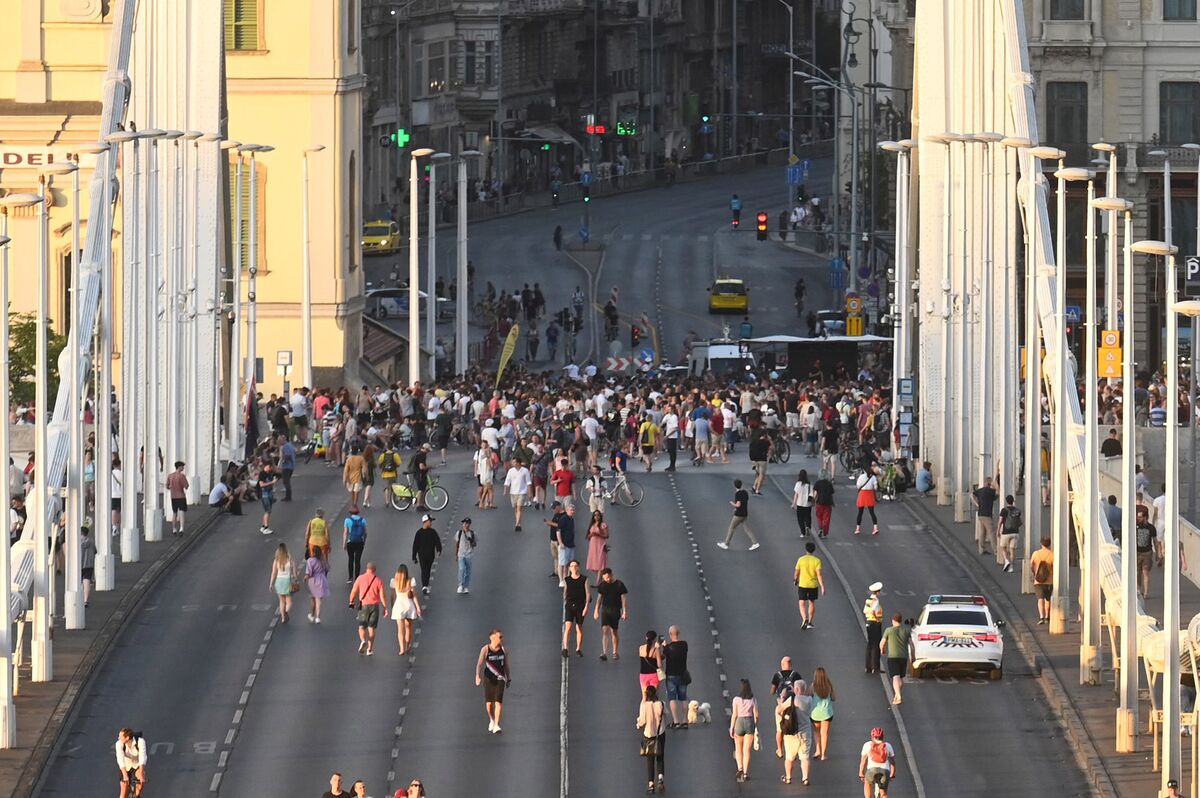 Hungarians Protest As Orban S Austerity Measures Bite Bloomberg   1200x798 