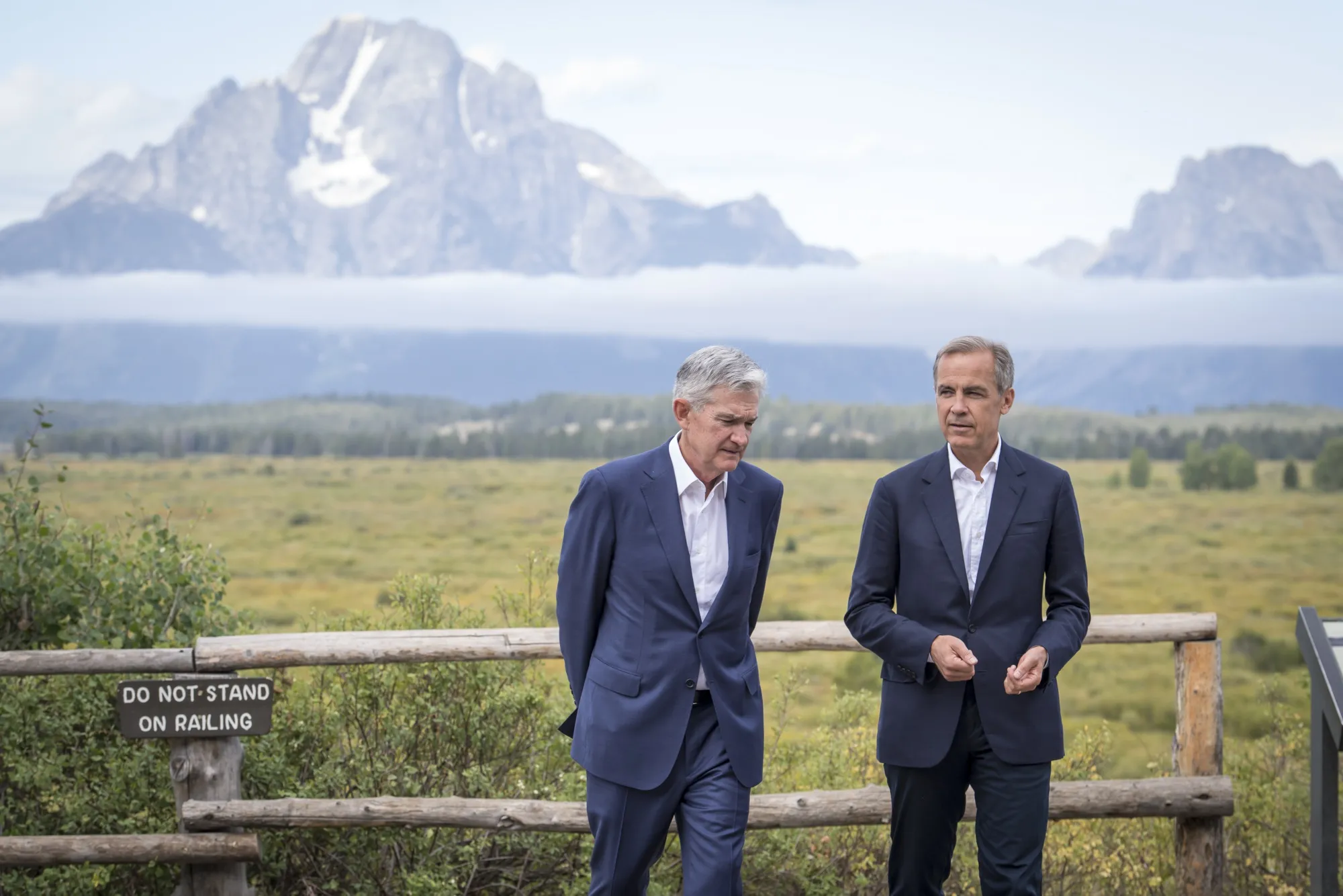 Jerome Powell and then Bank of England governor Mark Carney walk the grounds during the Jackson Hole economic symposium in 2019.