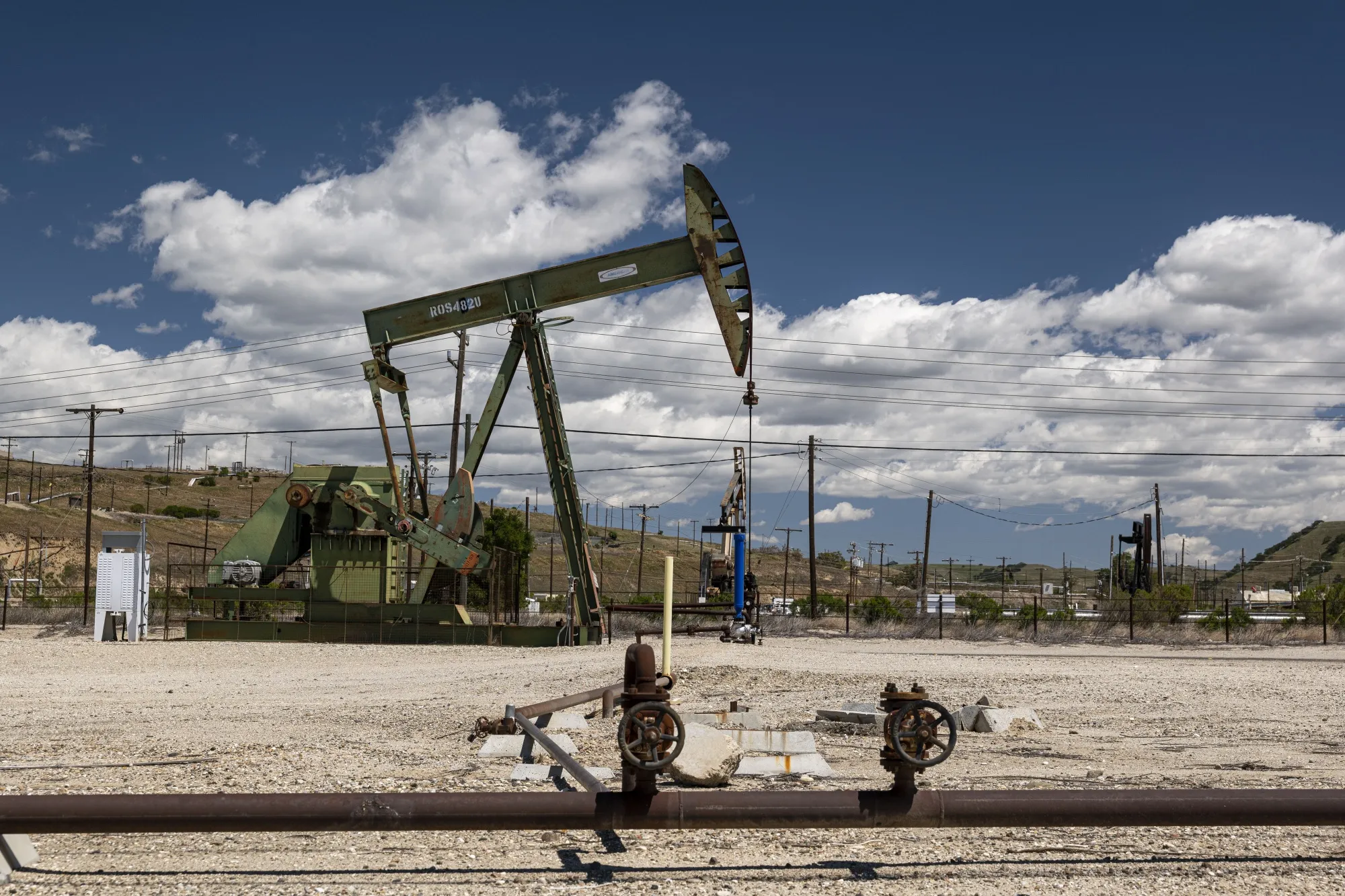 Oil Rises With Demand Optimism Offsetting Virus Concerns