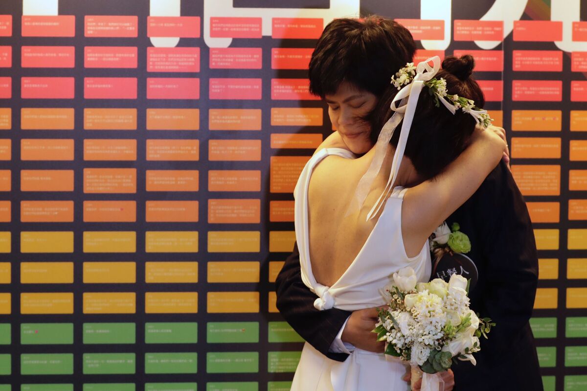 Taiwan Celebrates the First Gay Marriages in Asia