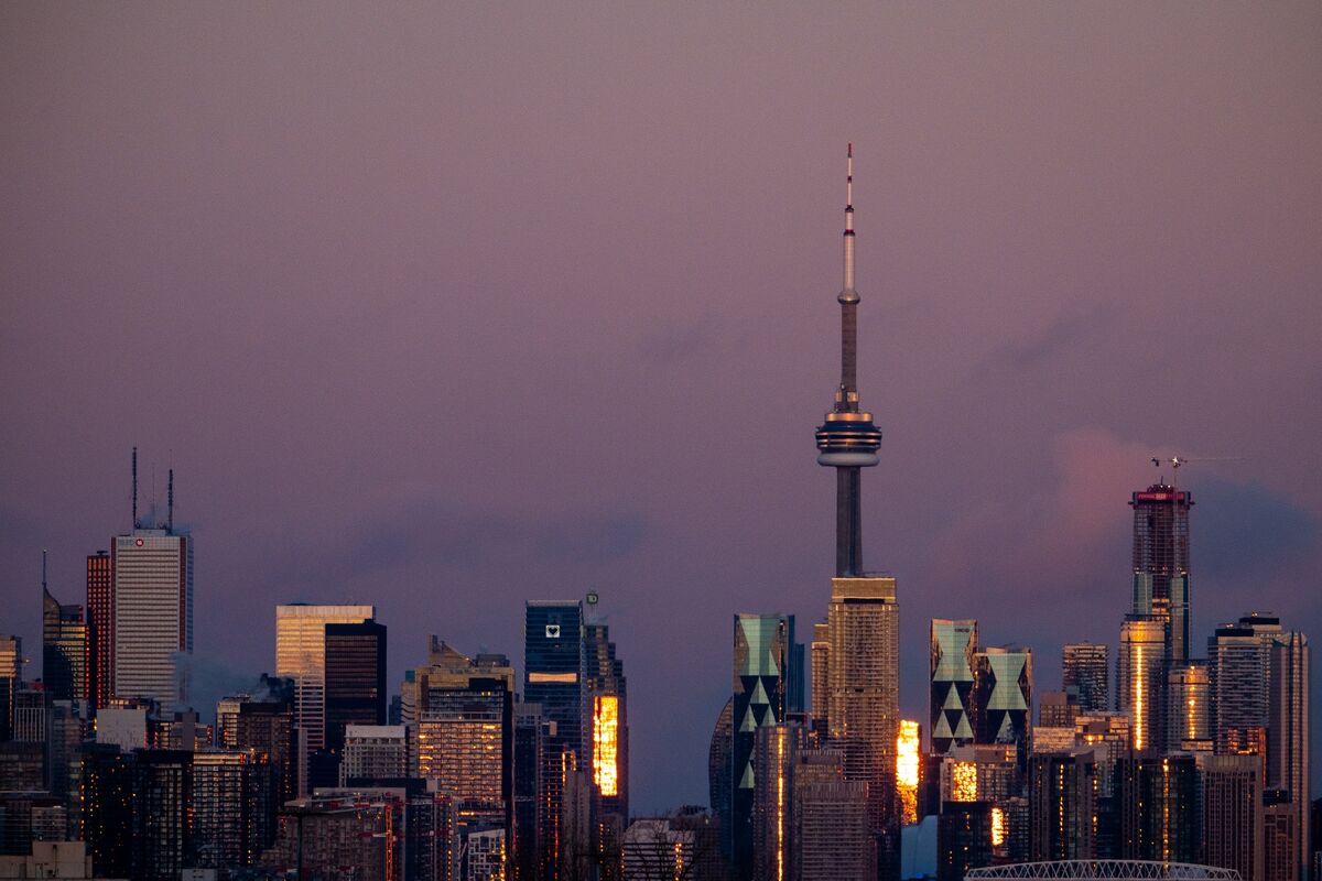 Canadian Fund Firm Mackenzie Cuts Portfolio Managers to Trim Costs