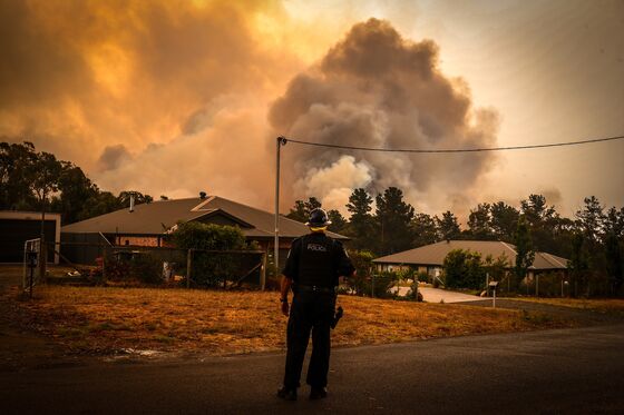 Wildfire-Weary Australians Eye Christmas Blighted by Blazes