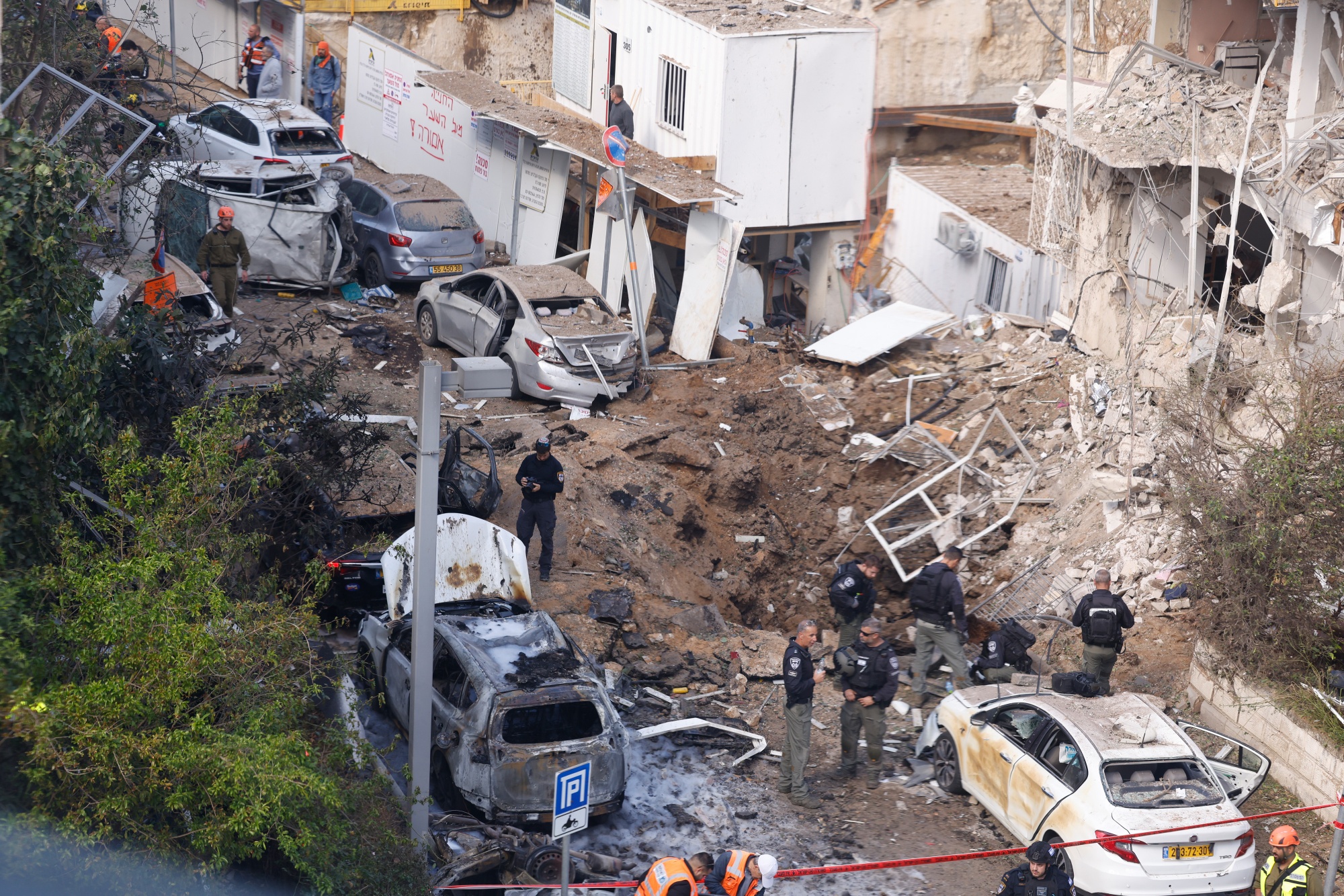 Blast damage following overnight missile attack by Iran in Tel Aviv, Israel, on Tuesday, March 24, 2026. Iran launched overnight missile and drone attacks on the Israeli cities of Eilat, Dimona and Tel Aviv, as well as US bases in the Middle East. Photographer: Kobi Wolf/Bloomberg
