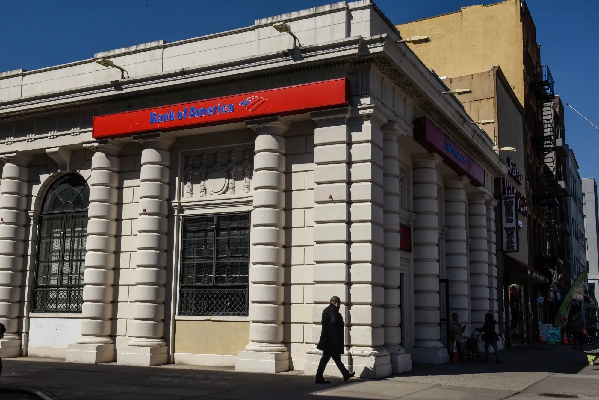 Bank of America Trims Wealth, Banking and Lending Group Amid Industry Slump  - Bloomberg