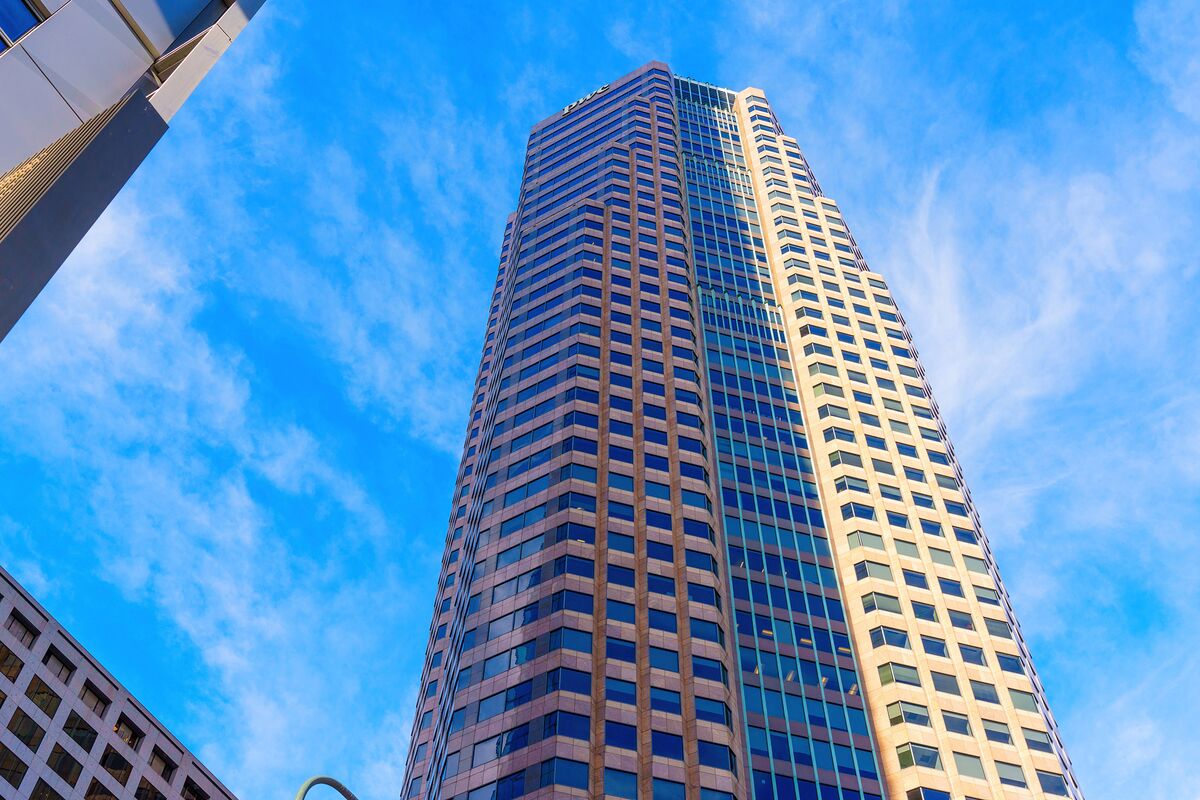 🟪"Brookfield Corp. svende un grattacielo a Los Angeles: -42% rispetto al 2005"