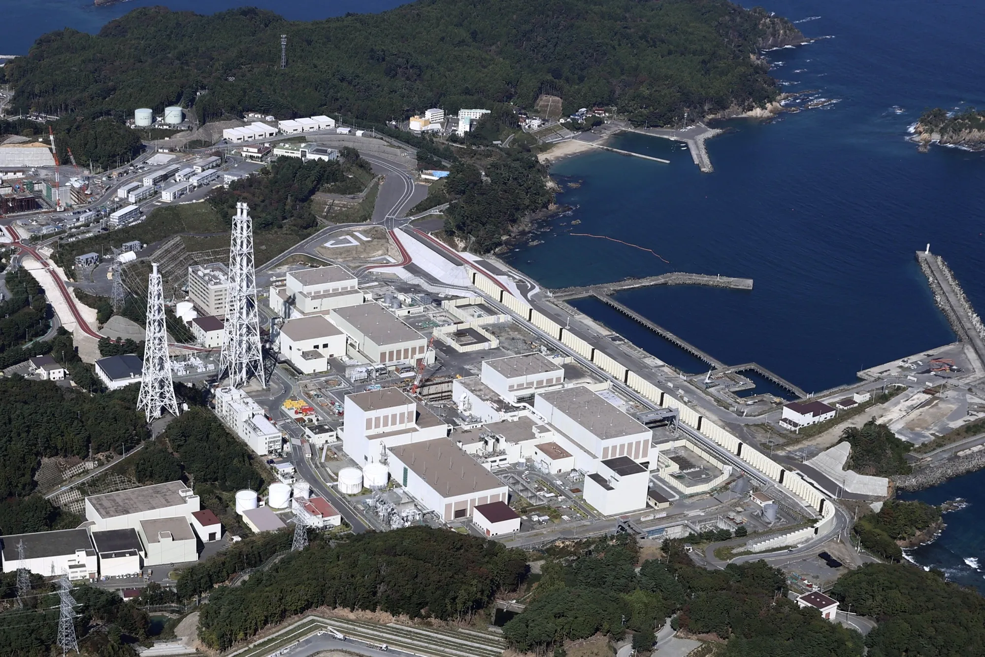 女川原発2号機が再稼働、長期停止で人材・供給網に劣化リスク - Bloomberg