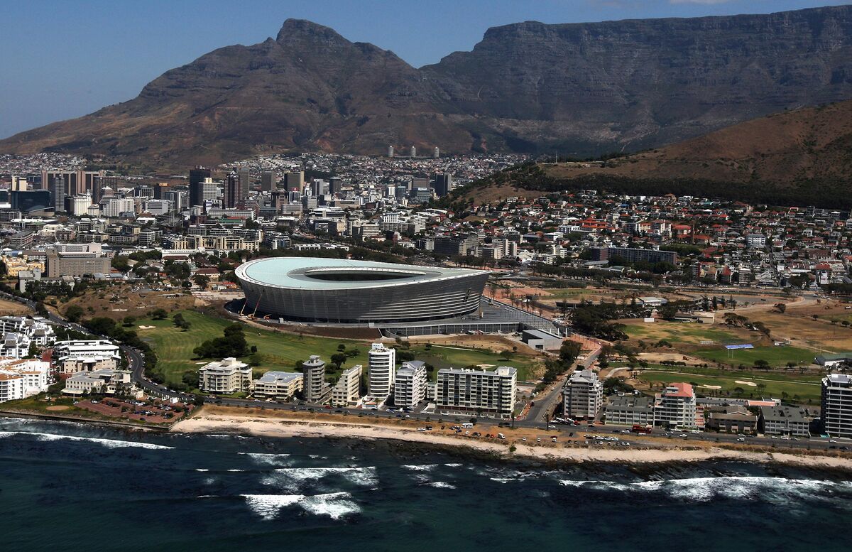 Cape Town’s Ailing World Cup Soccer Stadium Switches to Rugby - Bloomberg