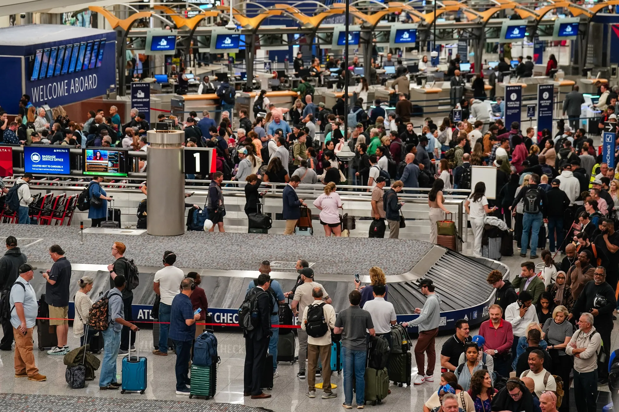 Why ICE Agents Are Paid During the Shutdown but TSA Is Not - Bloomberg