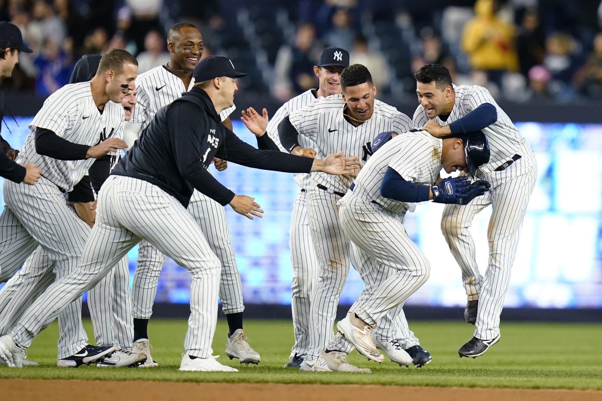 Emotional Trevino Delivers for Yanks on Late Dad's Birthday - Bloomberg