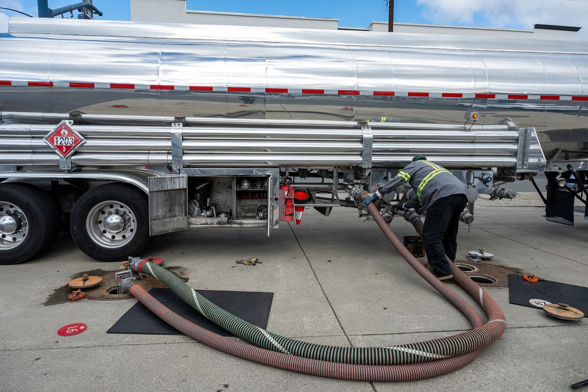 
                            Bond Traders Await US Inflation Data With Oil Rise in Focus