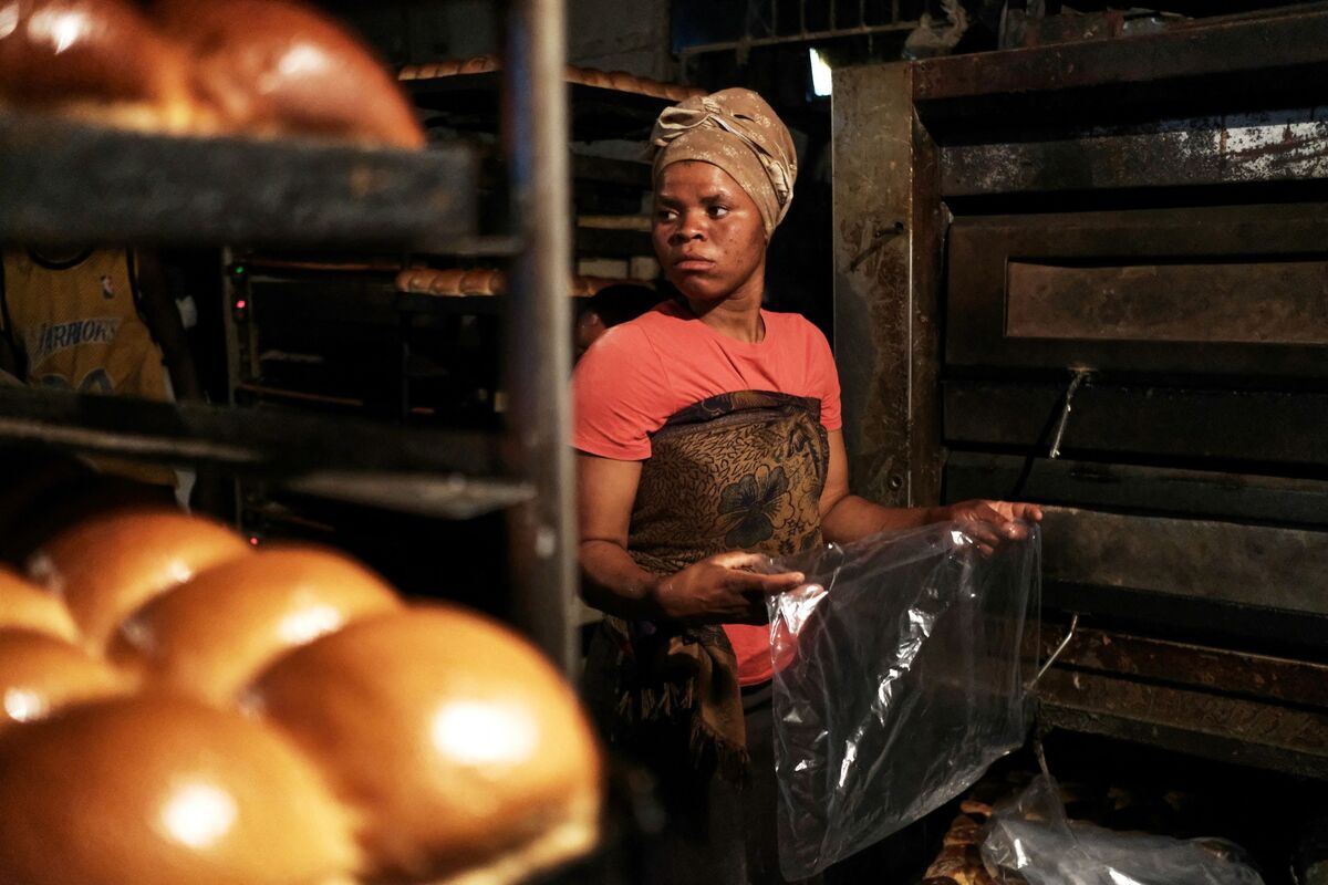 Inflation Leads a New Generation to the Bread-Making Machine - The