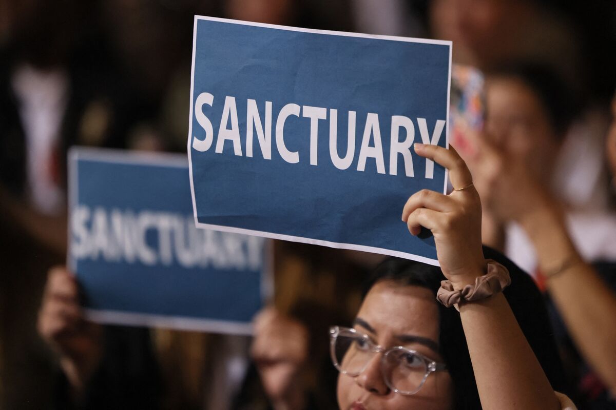 Sanctuary Cities Ruling Is a Win for States' Rights - Bloomberg