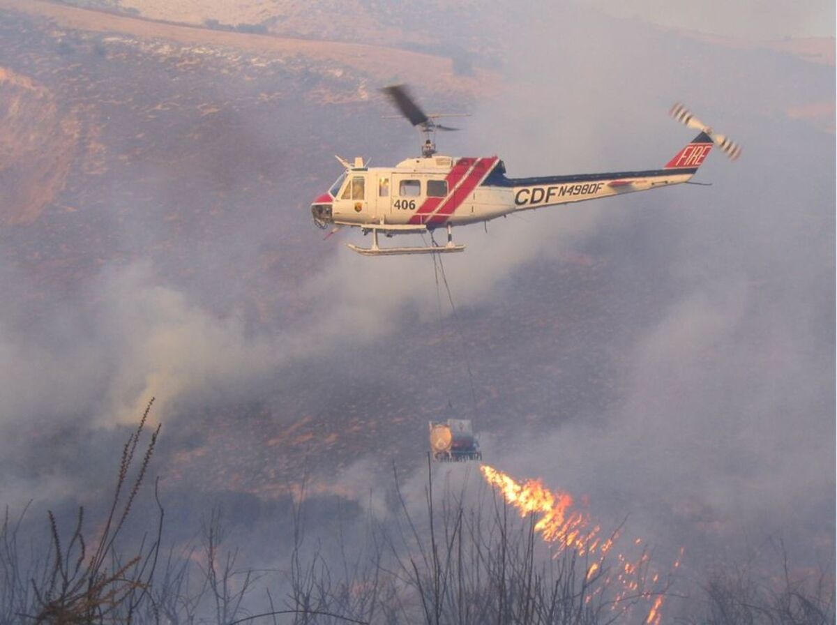 California's New Flying Weapon Against Forest Fires Is a Flame-Throwing  'Heli-Torch' - Bloomberg