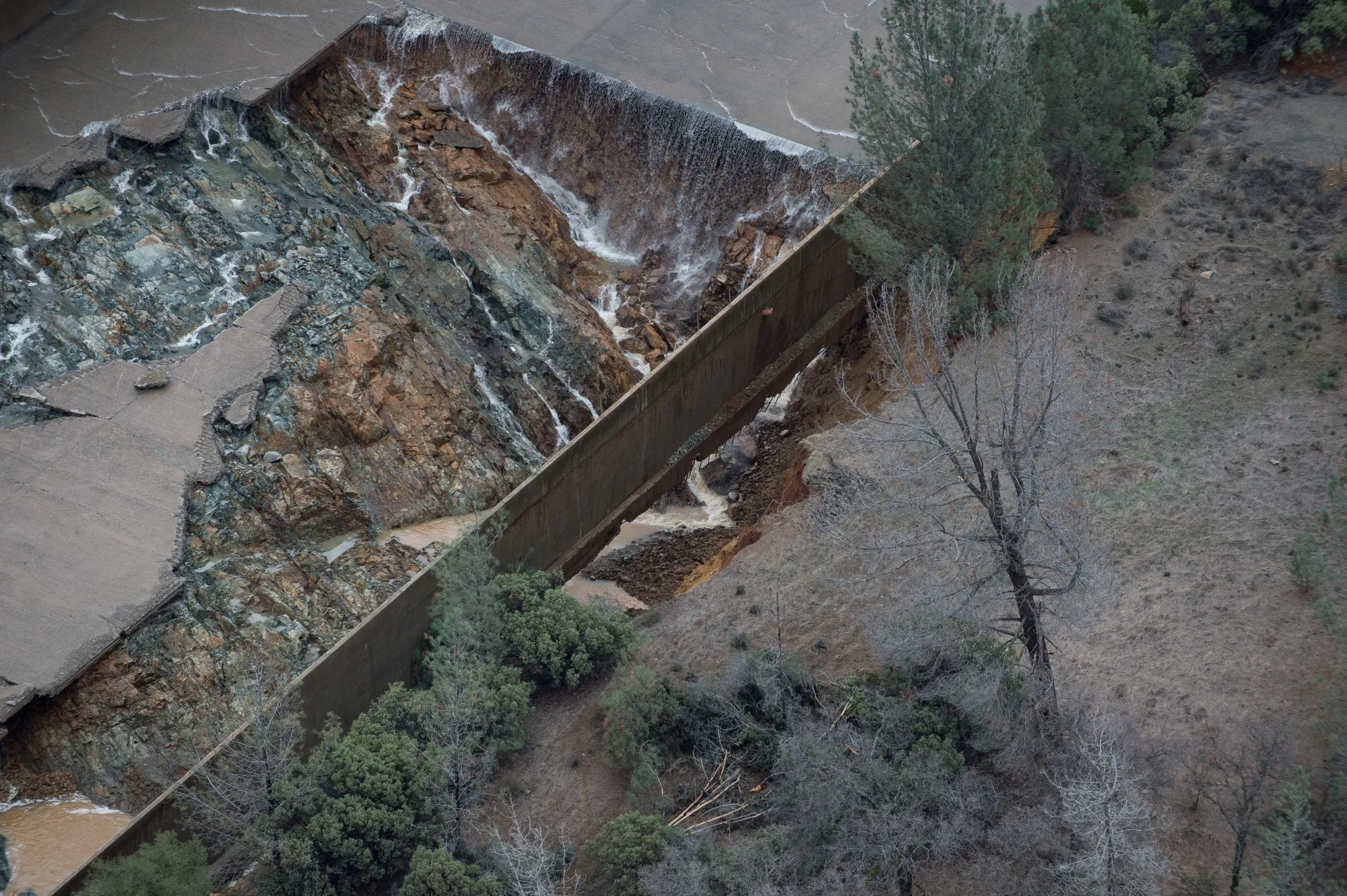 Thousands Evacuated Near Oroville Dam As Spillway Threatens To Fail