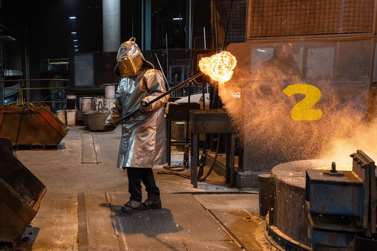 French Business Activity Held Back by Manufacturing Dip