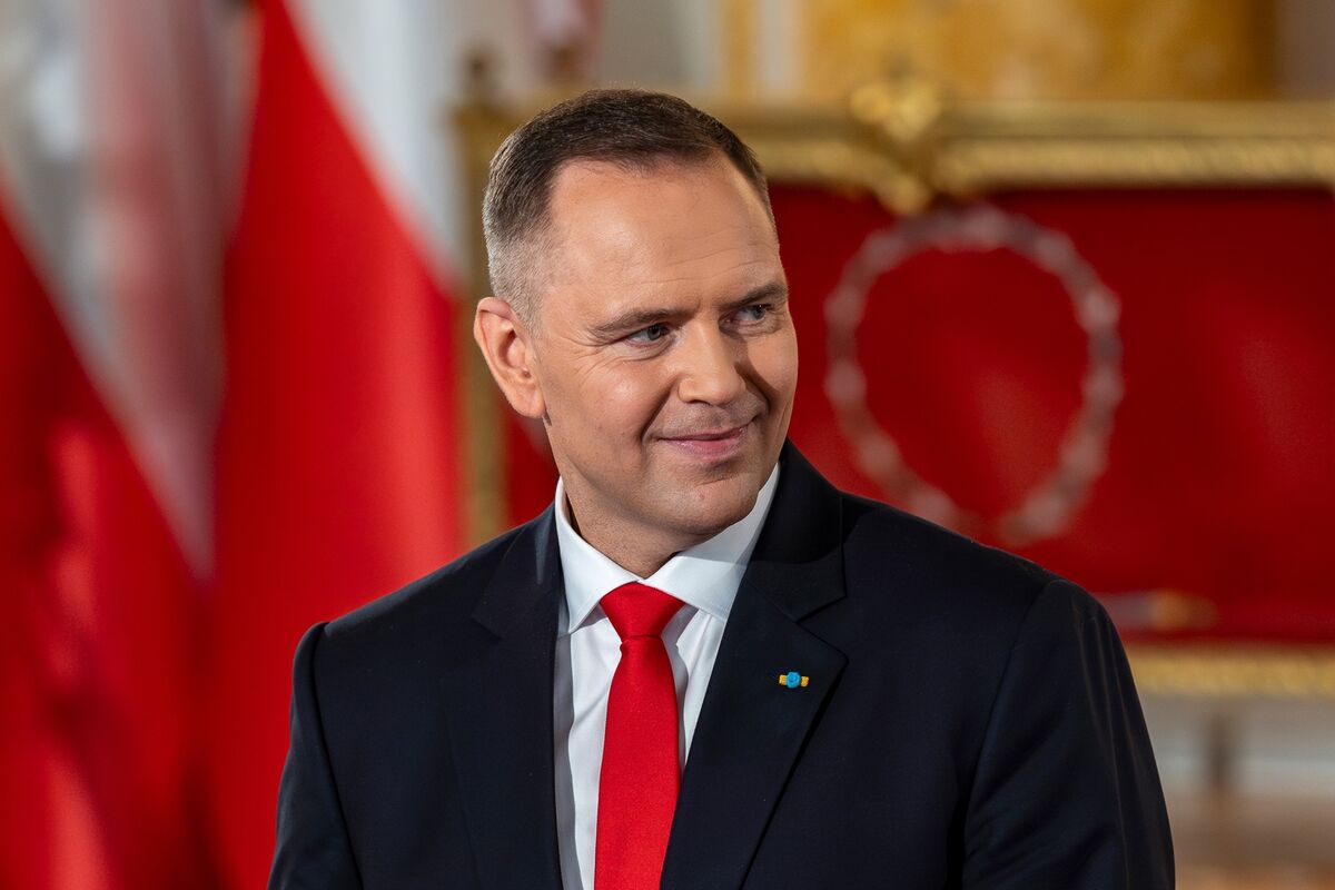Poland Risks Credit Downgrade at Fitch on Spiraling Public Debt