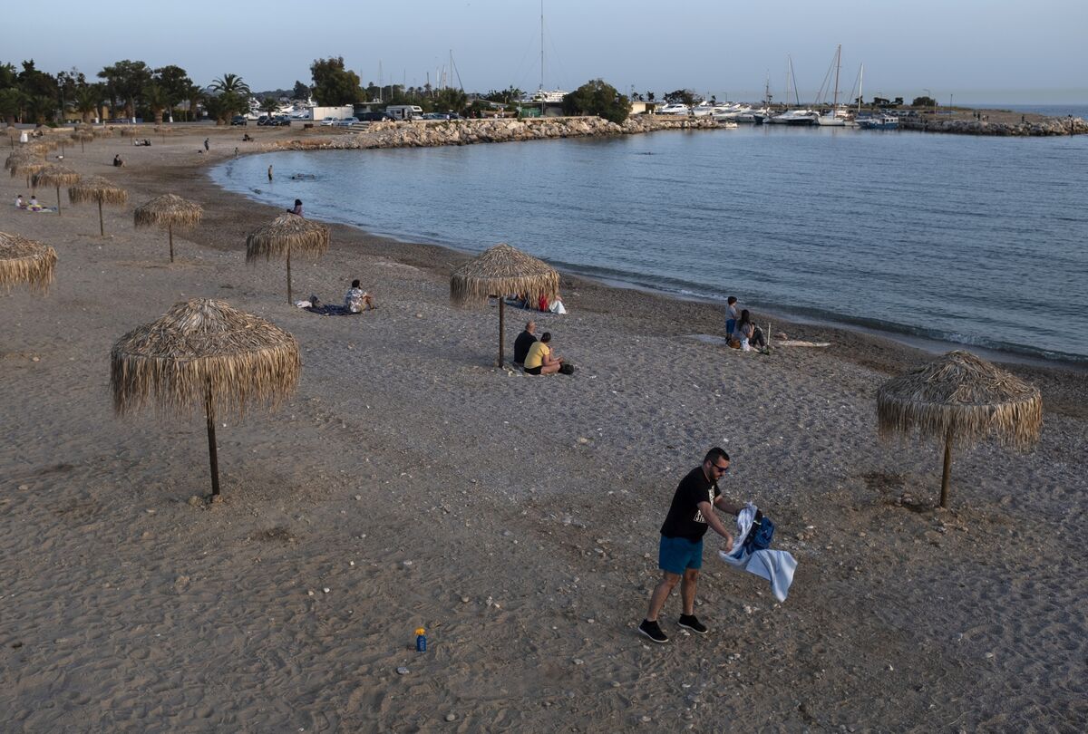 Where to Go in Greece for Summer?: Risks for the Economy - Bloomberg
