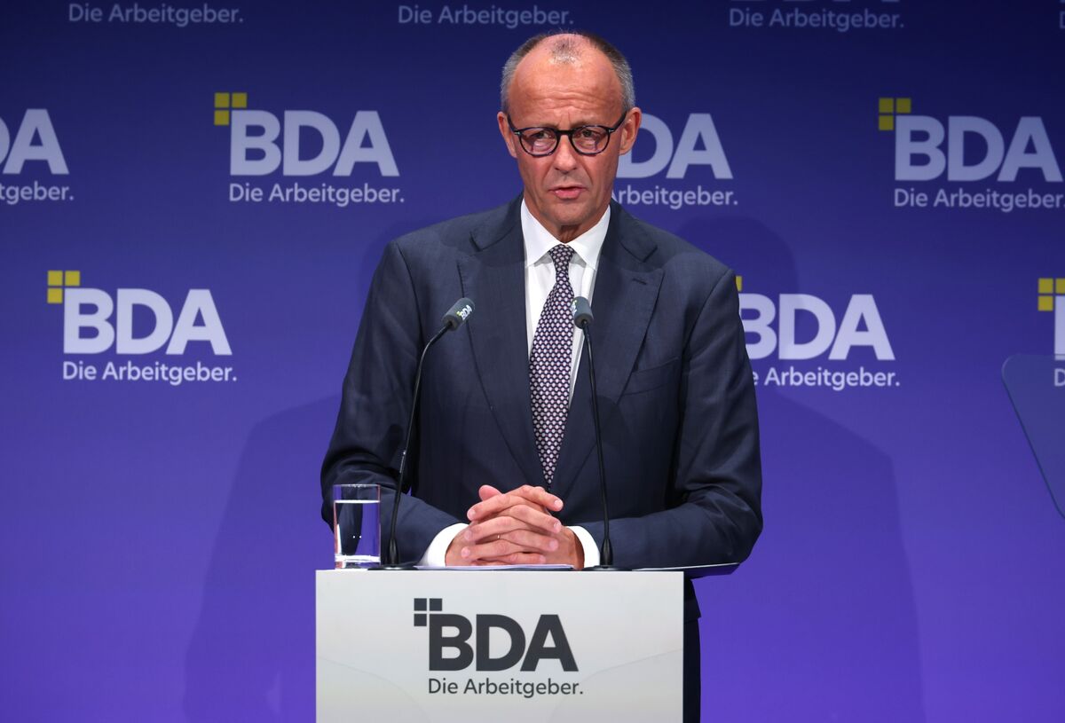 Merz Vows German Pension Reform Bill Will Come by Year-End