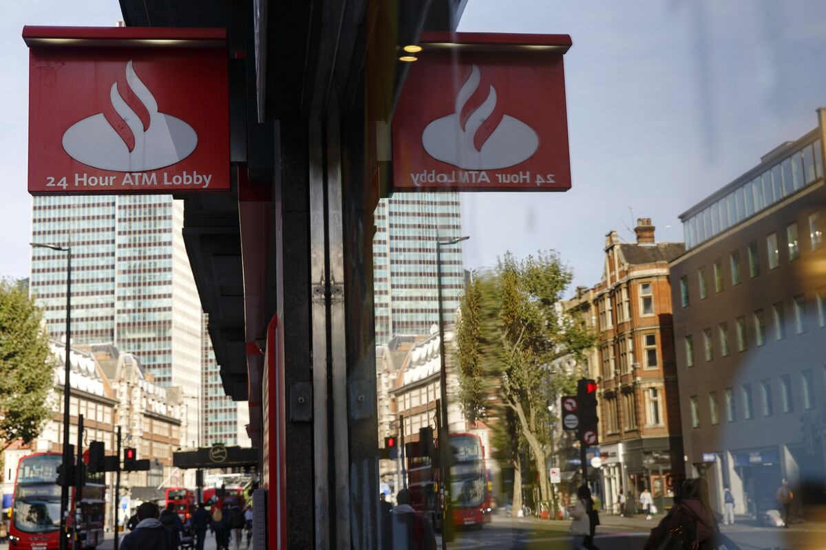 santander-pay-rise-60-of-uk-staff-to-get-salary-increase-bloomberg