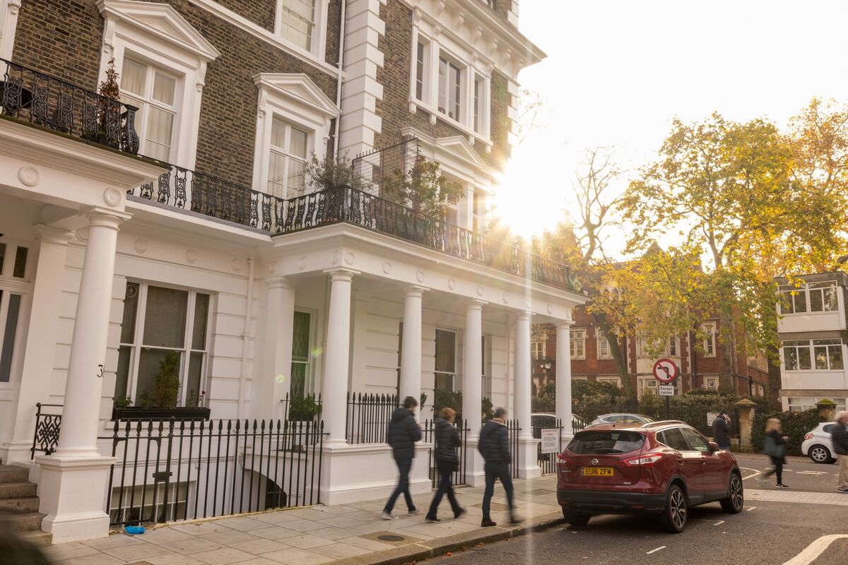 bloomberg.com - Damian Shepherd - Londoners Are Selling Homes on WhatsApp in Booming Private Sales Market